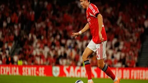 荷甲巅峰对决：埃因霍温与费耶诺德激战正酣，比分揭晓！🔥🏆